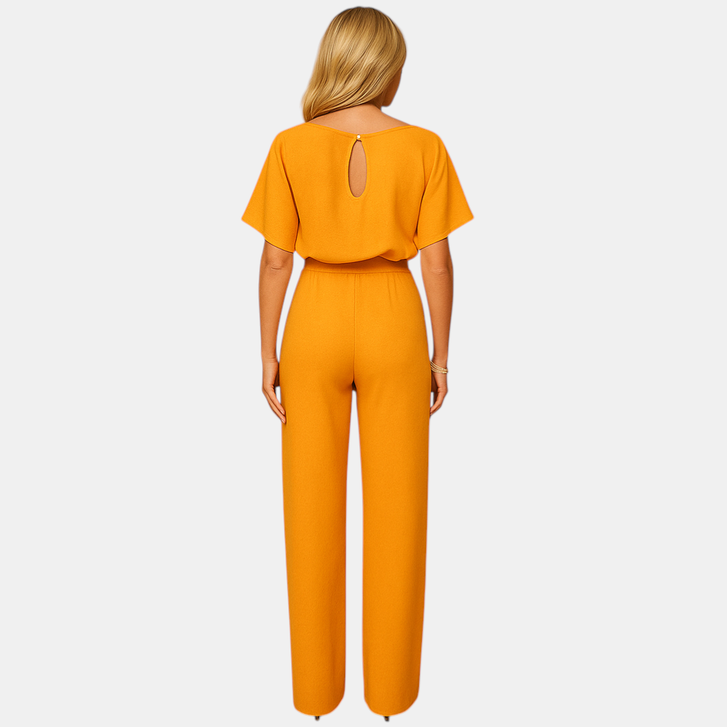 Getailleerde dames jumpsuit met hoge taille en vrouwelijk veterdetail, ideaal voor werk, avondjes uit en casual chique outfits.