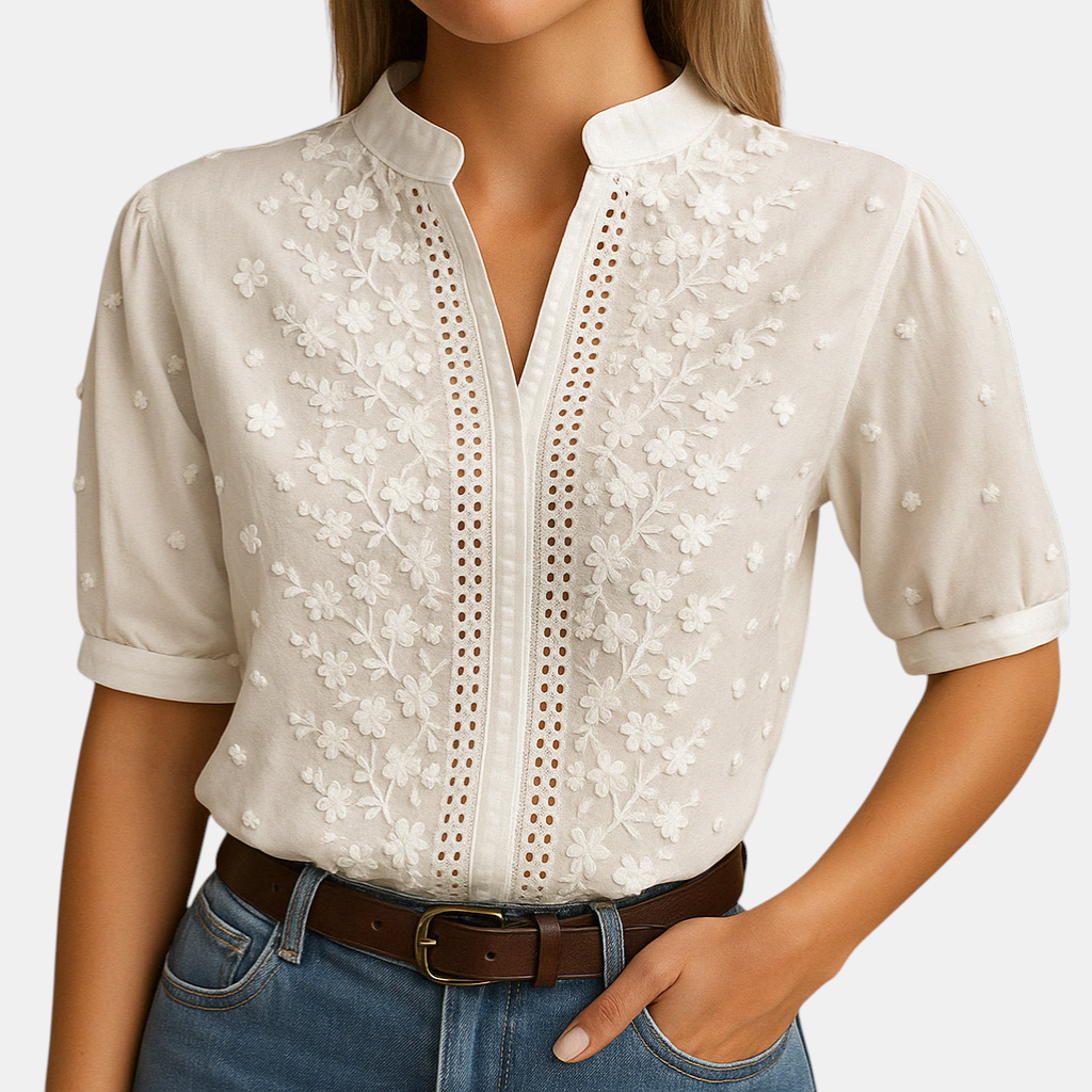 Witte damesblouse met klassieke pasvorm, ideaal voor werk, casual gelegenheden en stijlvolle combinaties