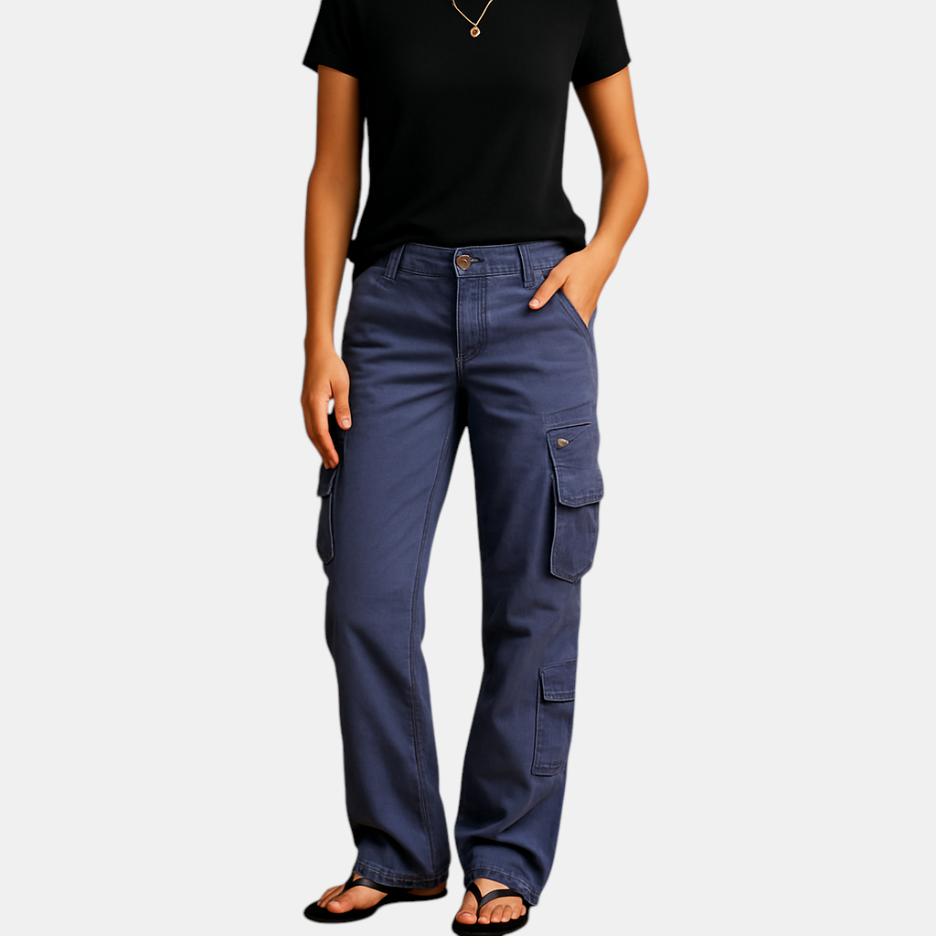 Dames cargo broek in rood en groen met ruime zakken, perfect voor casual outfits met praktische flair.