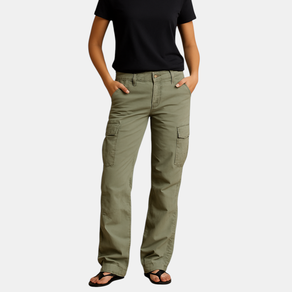 Dames cargo broek in rood en groen met ruime zakken, perfect voor casual outfits met praktische flair.