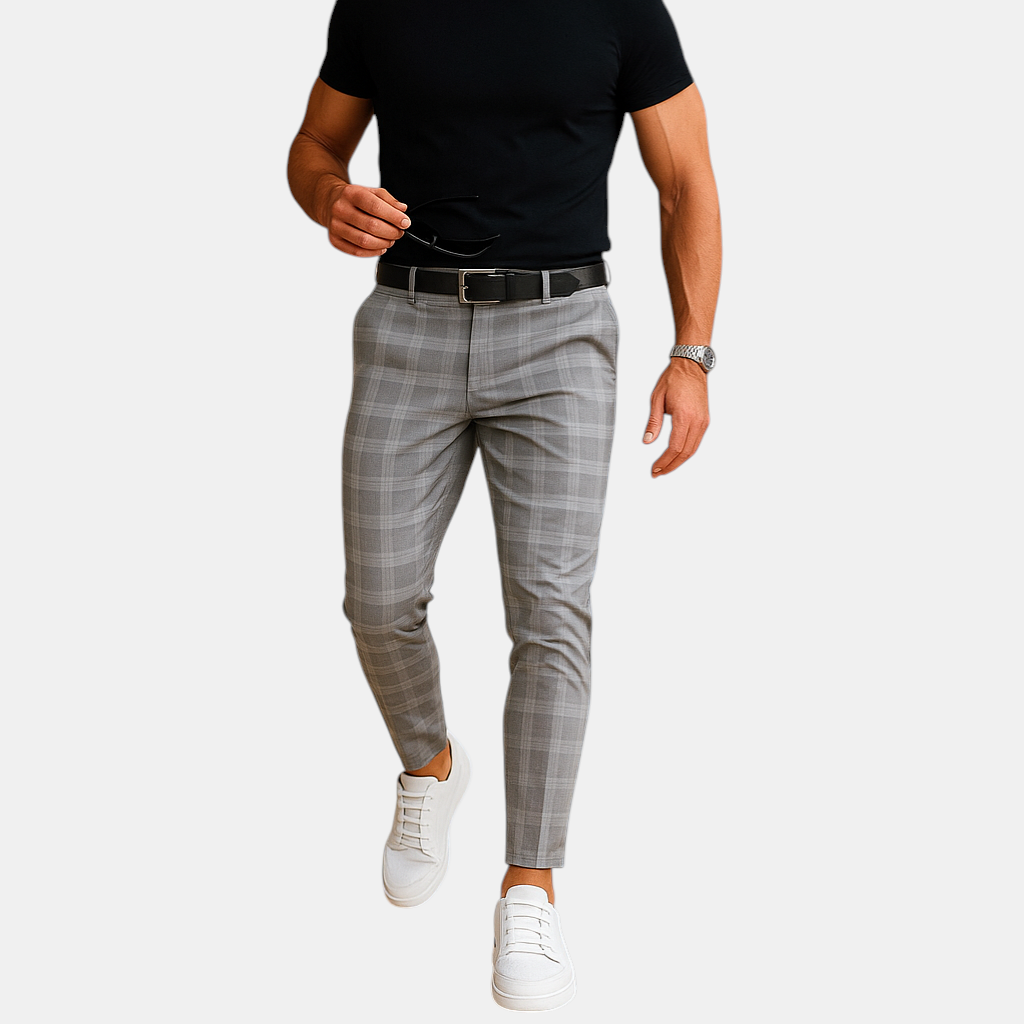 Casual herenbroek met subtiel ruitpatroon en comfortabele pasvorm, geschikt voor dagelijks gebruik en informele gelegenheden.