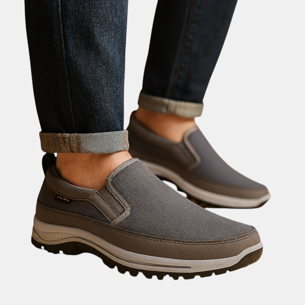Comfortabele instappers voor heren met ademend bovenwerk, rubberen zool en lichtgewicht design – ideaal voor wandelen, reizen of dagelijks gebruik.