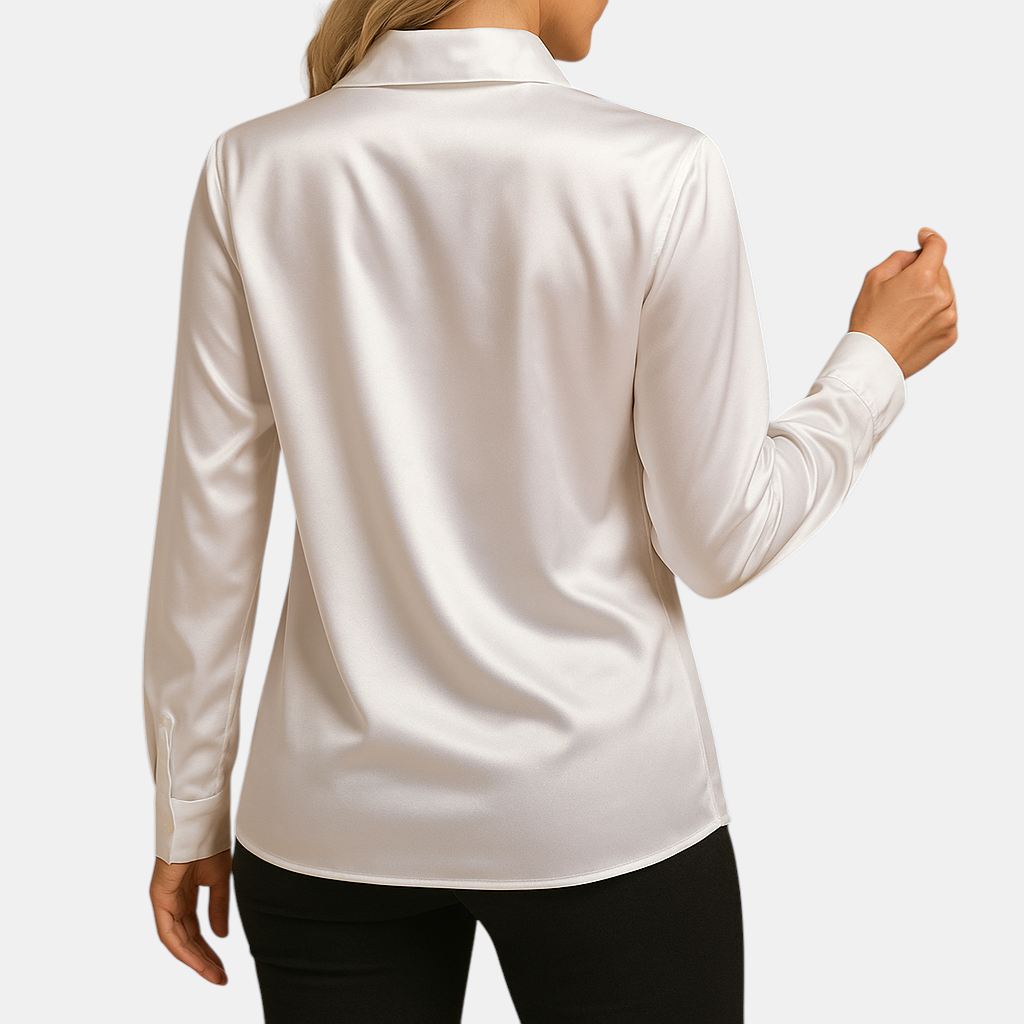 Tijdloze damesblouse met klassieke pasvorm en lichte stof, geschikt voor werk en dagelijkse gelegenheden