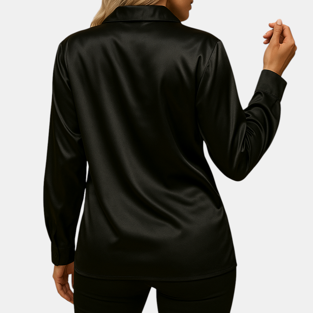 Tijdloze damesblouse met klassieke pasvorm en lichte stof, geschikt voor werk en dagelijkse gelegenheden