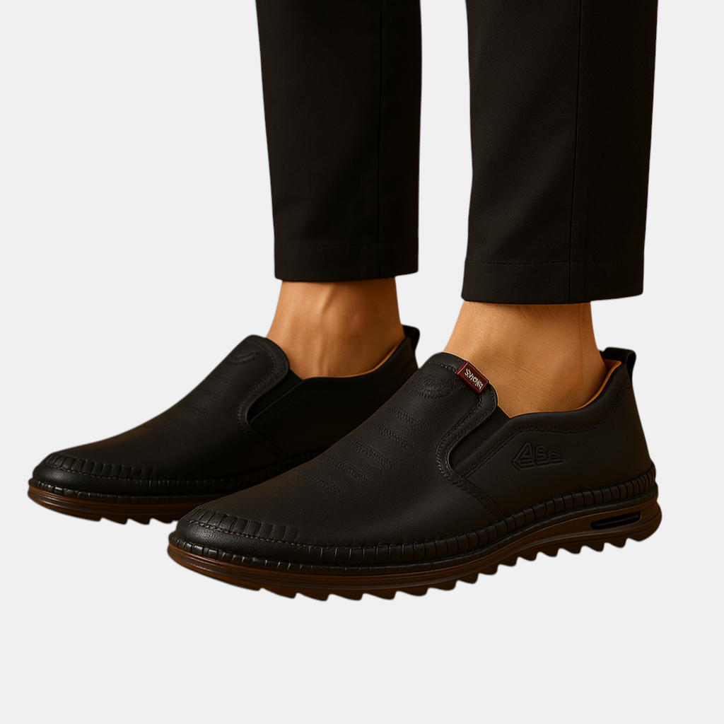 Heren instappers met ademend bovenwerk, comfortabele pasvorm en stijlvolle afwerking, perfect voor werk en dagelijks gebruik.