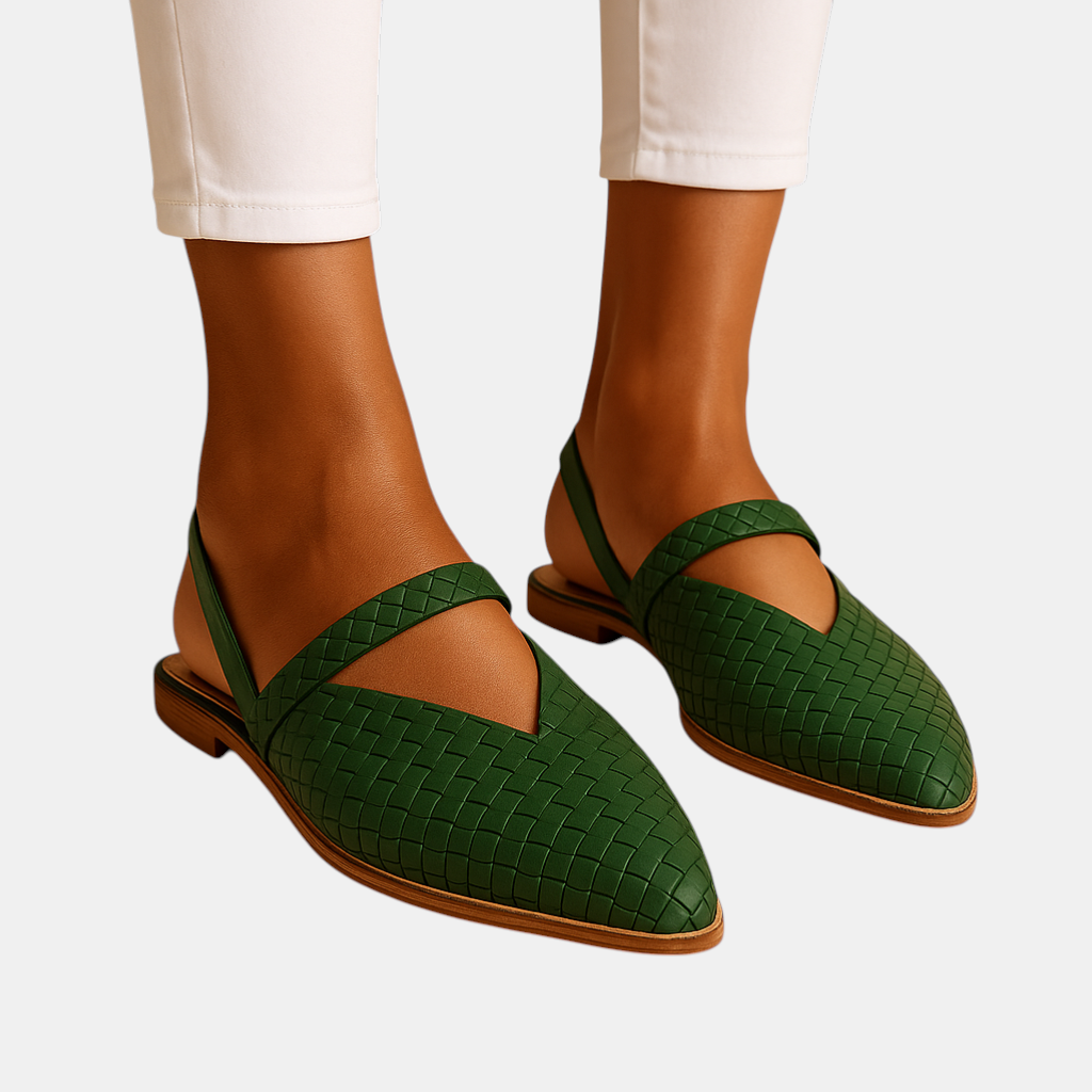 Comfortable and stylish women's slipper sandals with soft leather and elegant details for casual or dressy occasions