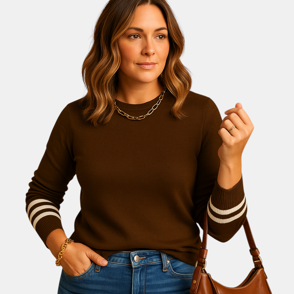 Gebreide damestrui met gestreepte mouwen, relaxte pasvorm en ademend materiaal. Perfect voor stijlvolle en veelzijdige outfits in elk seizoen.
