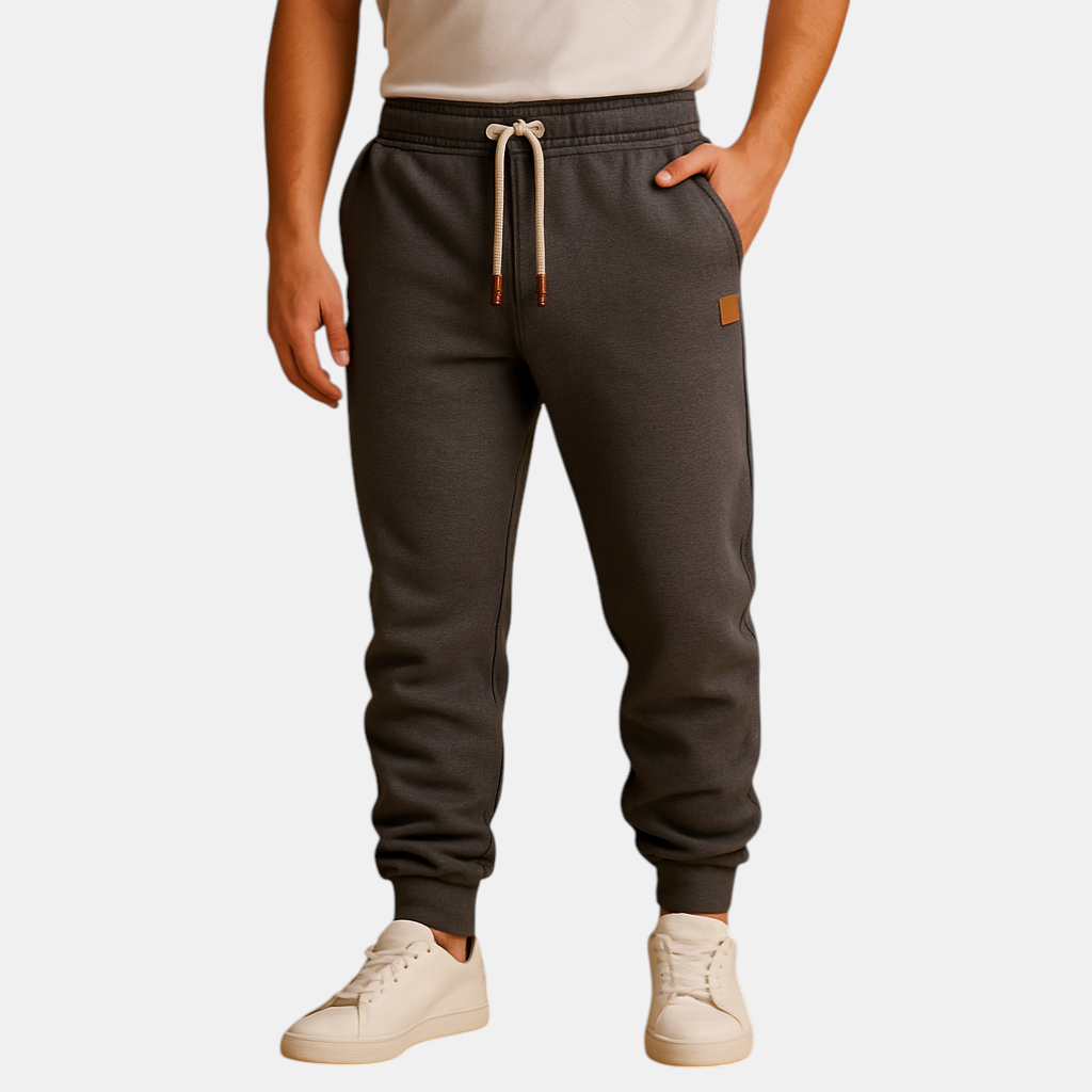 Comfortabele joggingbroek voor heren van katoenmix met verstelbare tailleband en zijzakken, perfect voor sport of ontspanning.