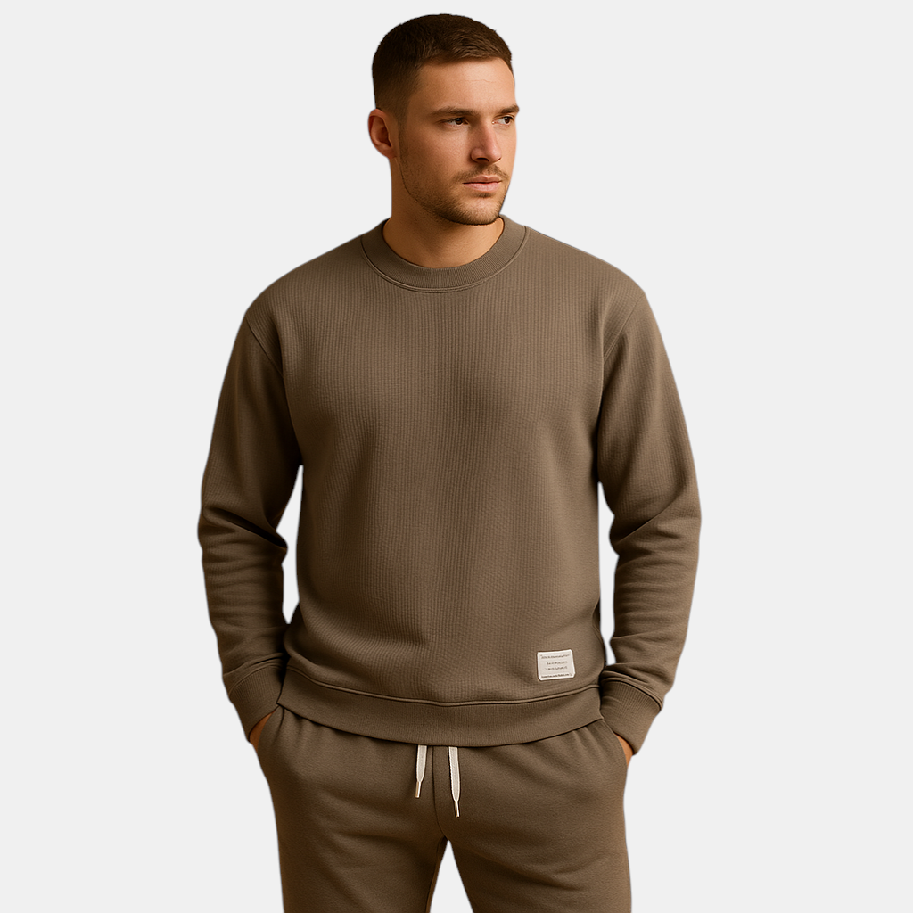 Joggingpak voor heren met sweater en jogging jeans, ideaal voor casual dagen en comfortabele momenten thuis of buiten.