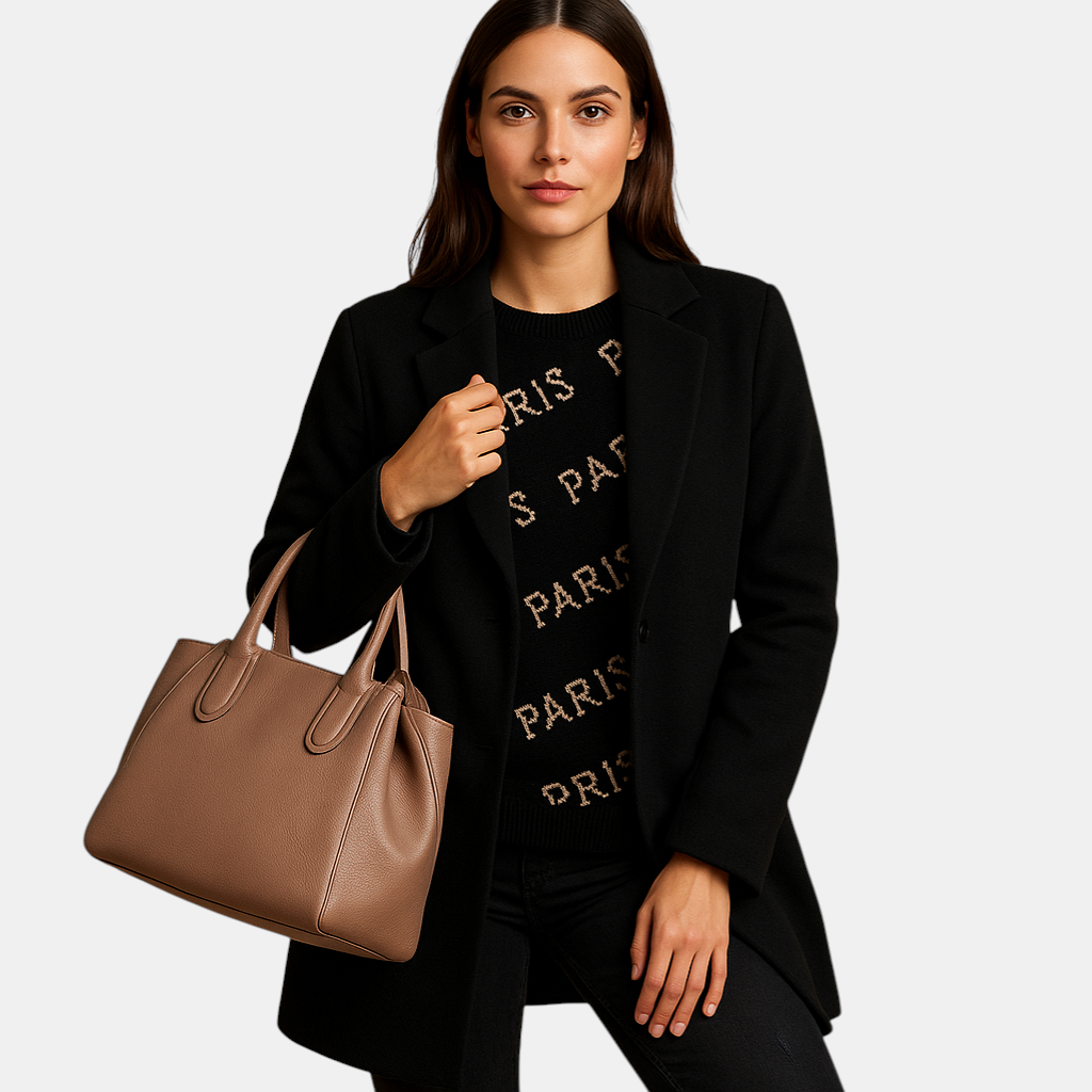 Lang damesjack met klassieke snit in elegante stijl, geschikt voor dagelijks gebruik en formele gelegenheden.