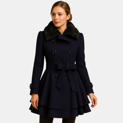 Lange winterjas voor dames met imitatiebont kraag en flatterend silhouet. Warm, stijlvol en ideaal voor dagelijks gebruik en bijzondere gelegenheden.