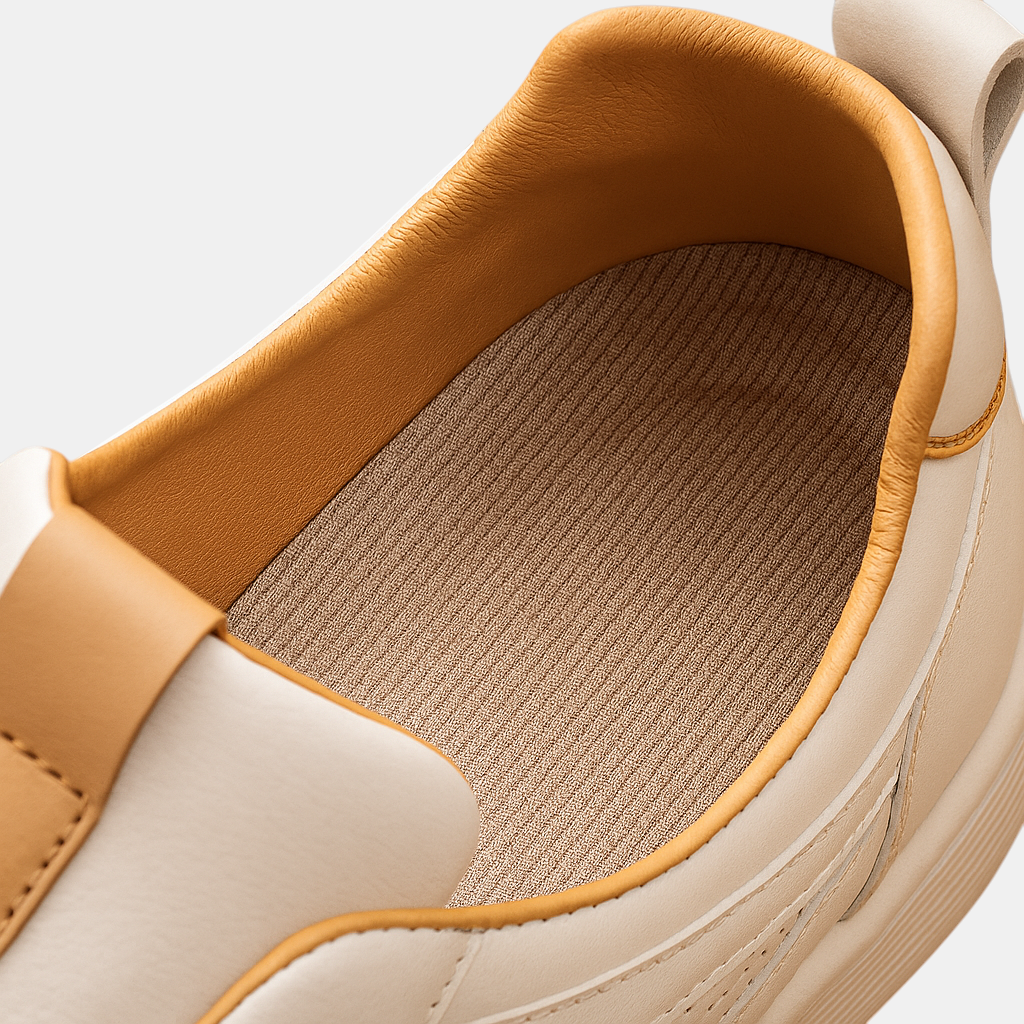 Lichtgewicht en comfortabele herensneakers met zachte binnenzool en stevige grip, ideaal voor dagelijks gebruik of lichte activiteiten.