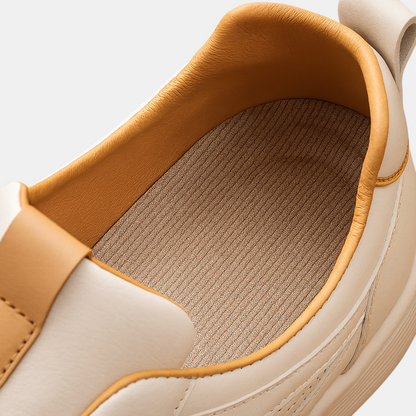 Lichtgewicht en comfortabele herensneakers met zachte binnenzool en stevige grip, ideaal voor dagelijks gebruik of lichte activiteiten.
