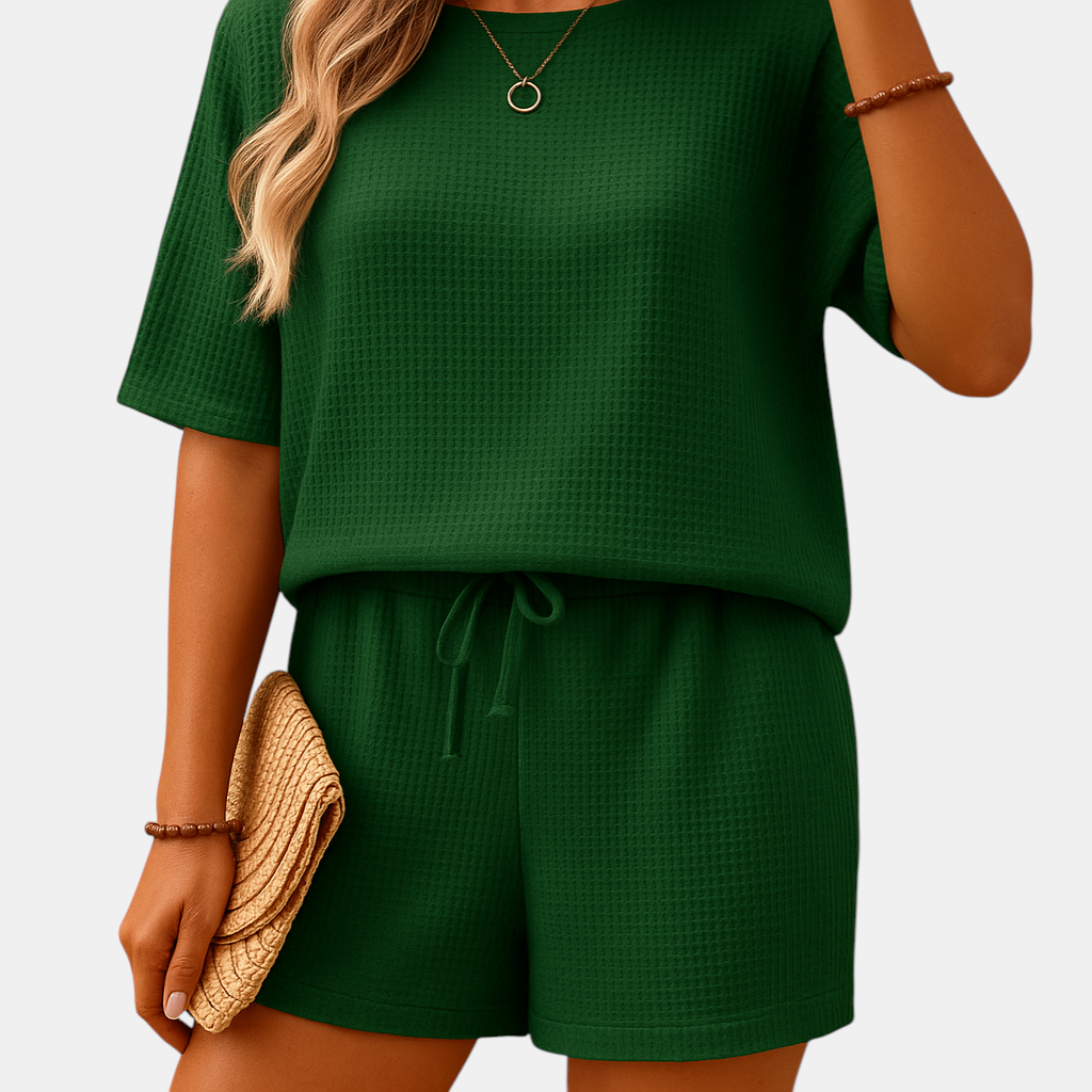 Comfortabele dames loungewear set met losse top en elastische short, ideaal voor casual momenten.