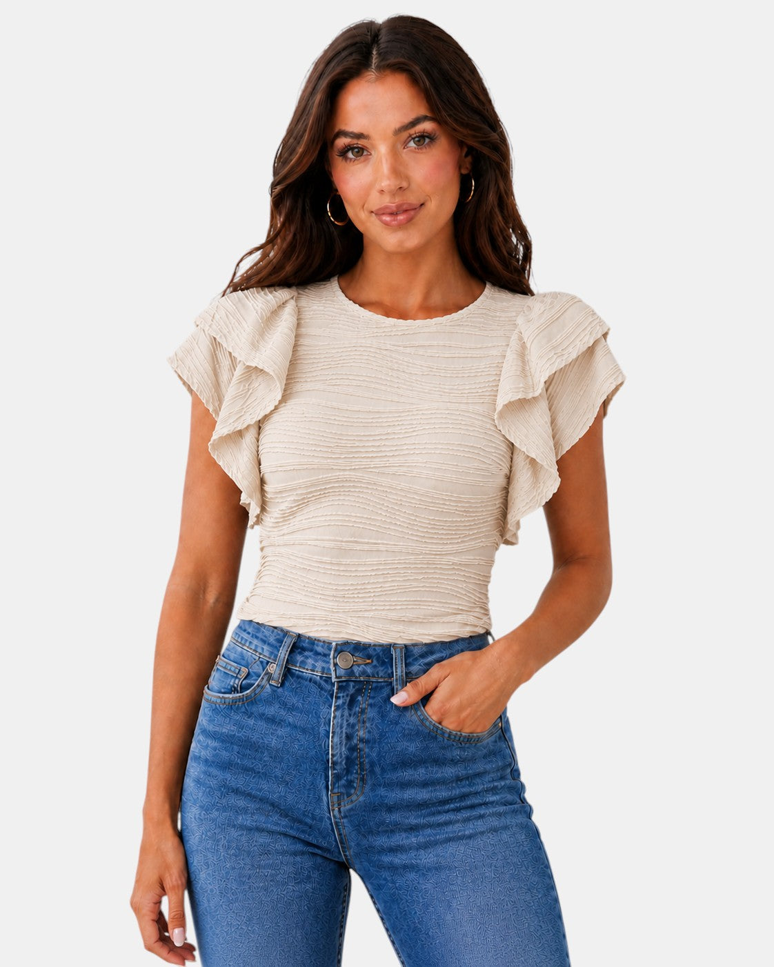 Luxen-Amsterdam beige crinkle blouse met ruches op de mouwen en ronde hals.