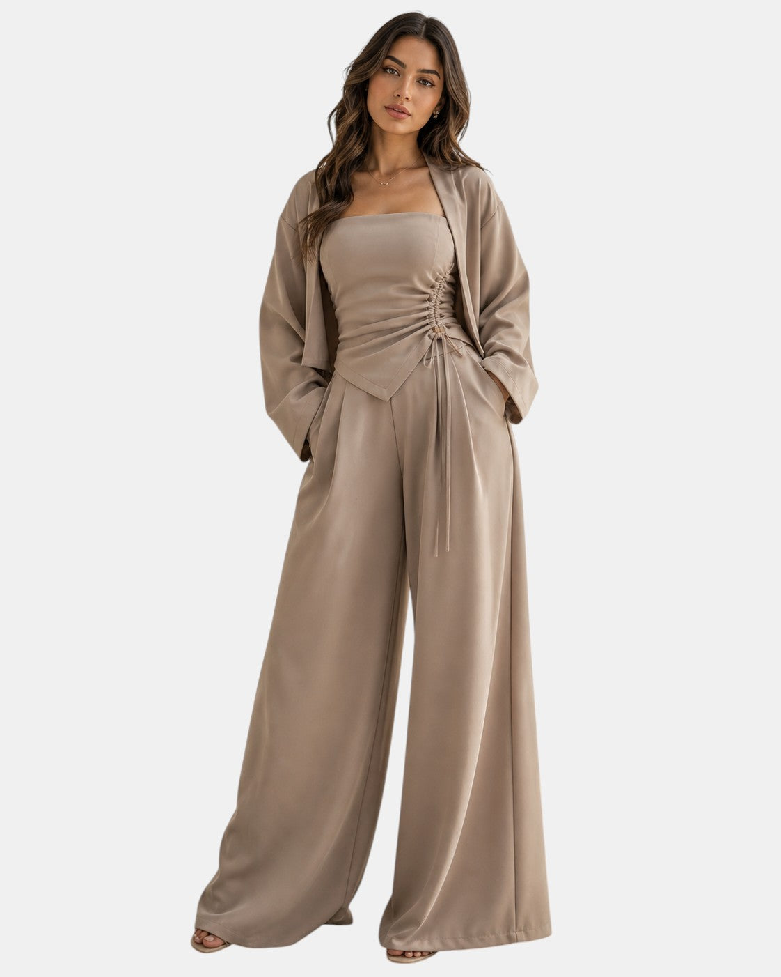 Luxen-Amsterdam beige strapless top met ruches en wijde pijpen broek, elegante tweedelige set.