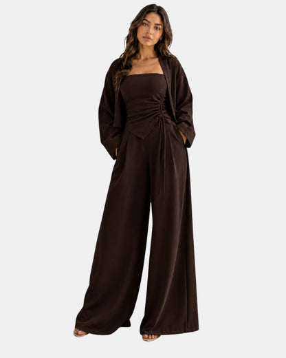 Luxen-Amsterdam bruine tweedelige set met strapless top en wijde pijpen broek, ruches en strikdetail