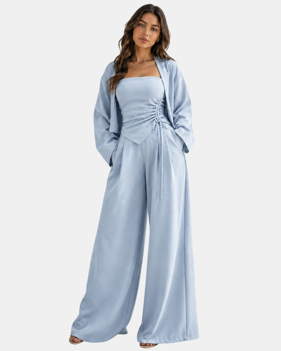 Luxen-Amsterdam Livia strapless top met ruches en wijde pijpen broek in lichtblauw satijn.