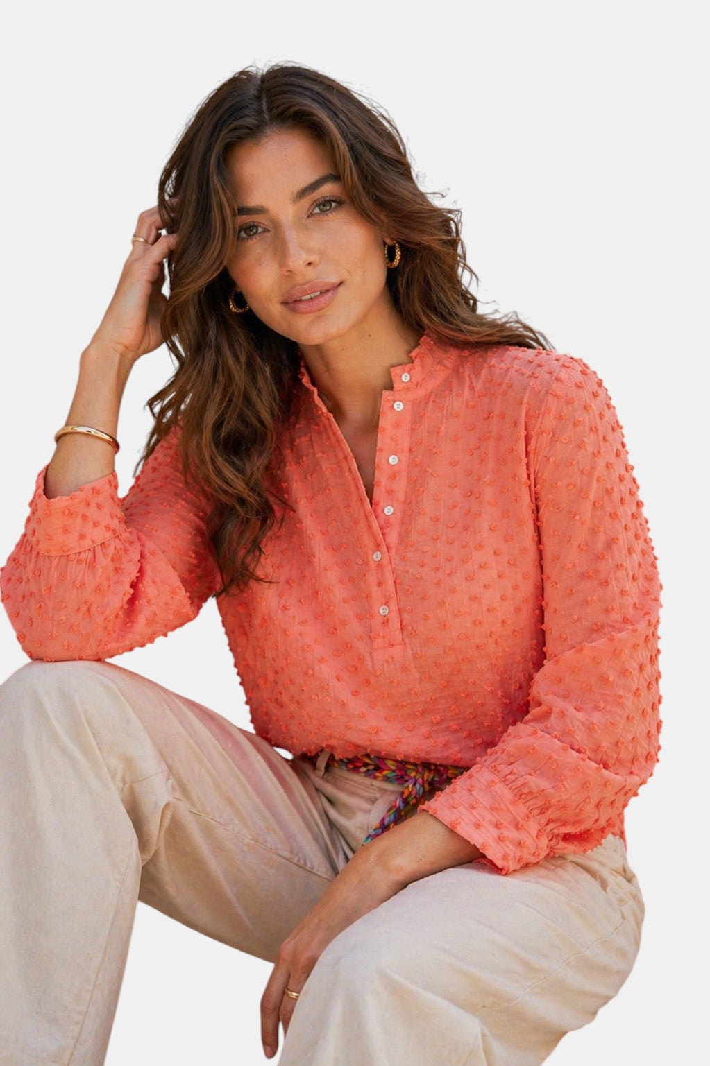 Luxen-Amsterdam roze blouse met bloemenprint, V-hals en wijde driekwart mouwen. Gemaakt van rayon en nylon.