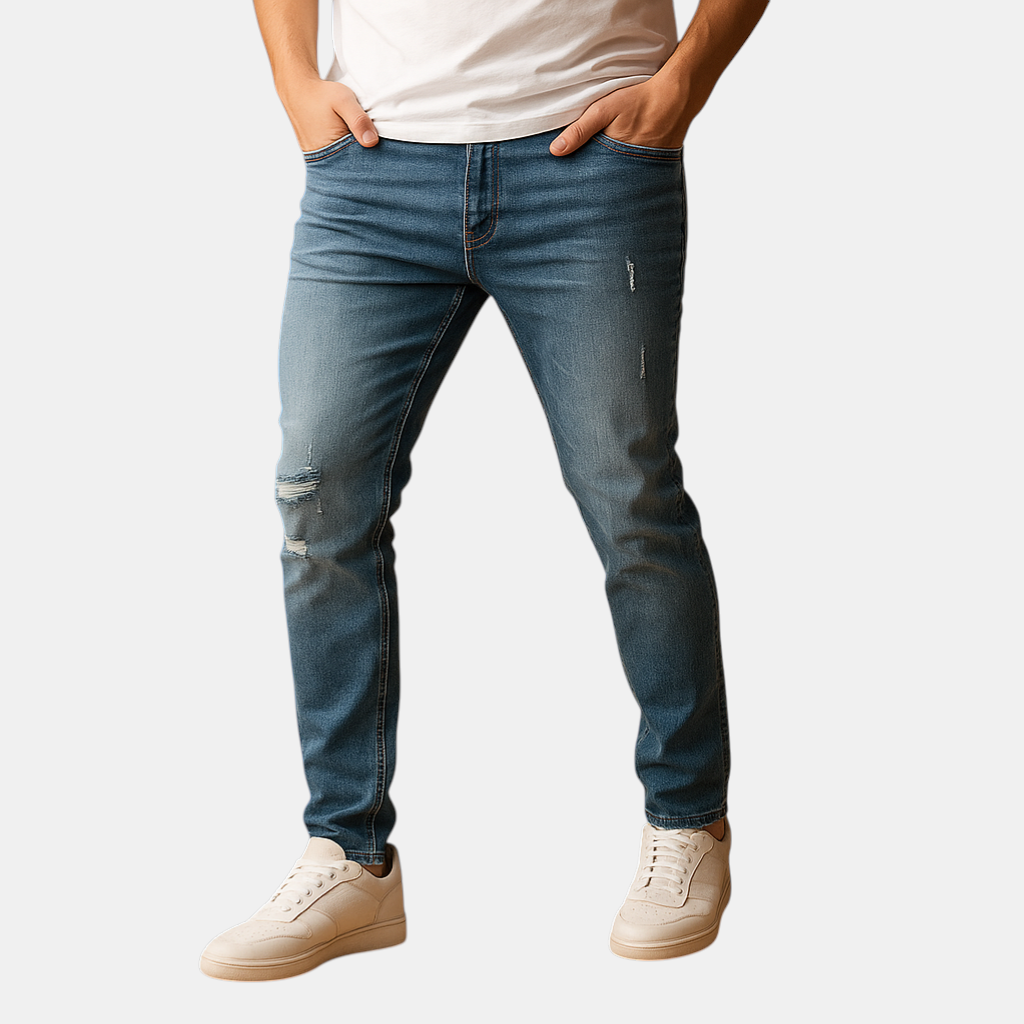 Slim fit herenjeans in blauw of grijs met gescheurd detail, gemaakt van duurzaam stretchdenim voor een stoere en comfortabele urban look.