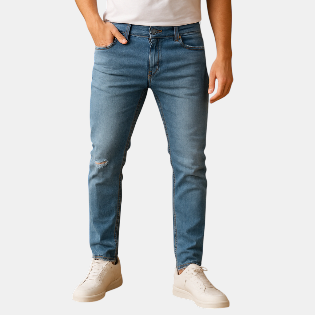 Slim fit herenjeans in blauw of grijs met gescheurd detail, gemaakt van duurzaam stretchdenim voor een stoere en comfortabele urban look.