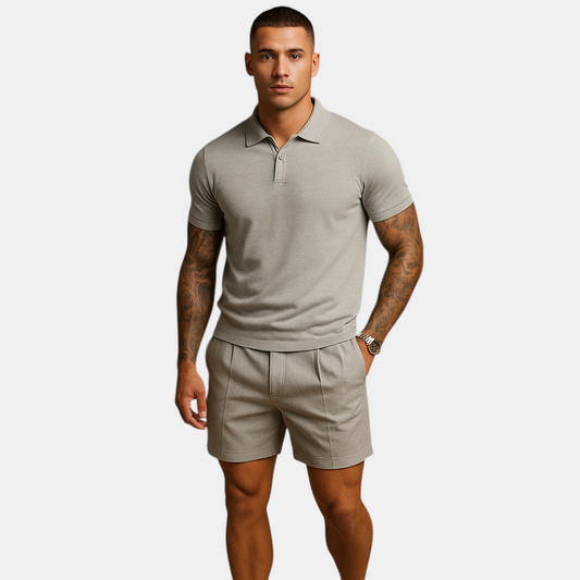 Streetwear set voor heren met ademend shirt en short in moderne stijl, perfect voor ontspannen dagen en stedelijke outfits.