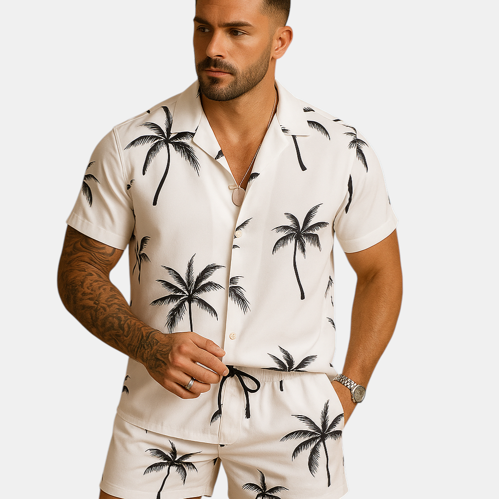 Zomerset voor heren met tropische palmbomen- en verenprint, perfect voor zonnige vakantiedagen en zomerse uitstapjes.
