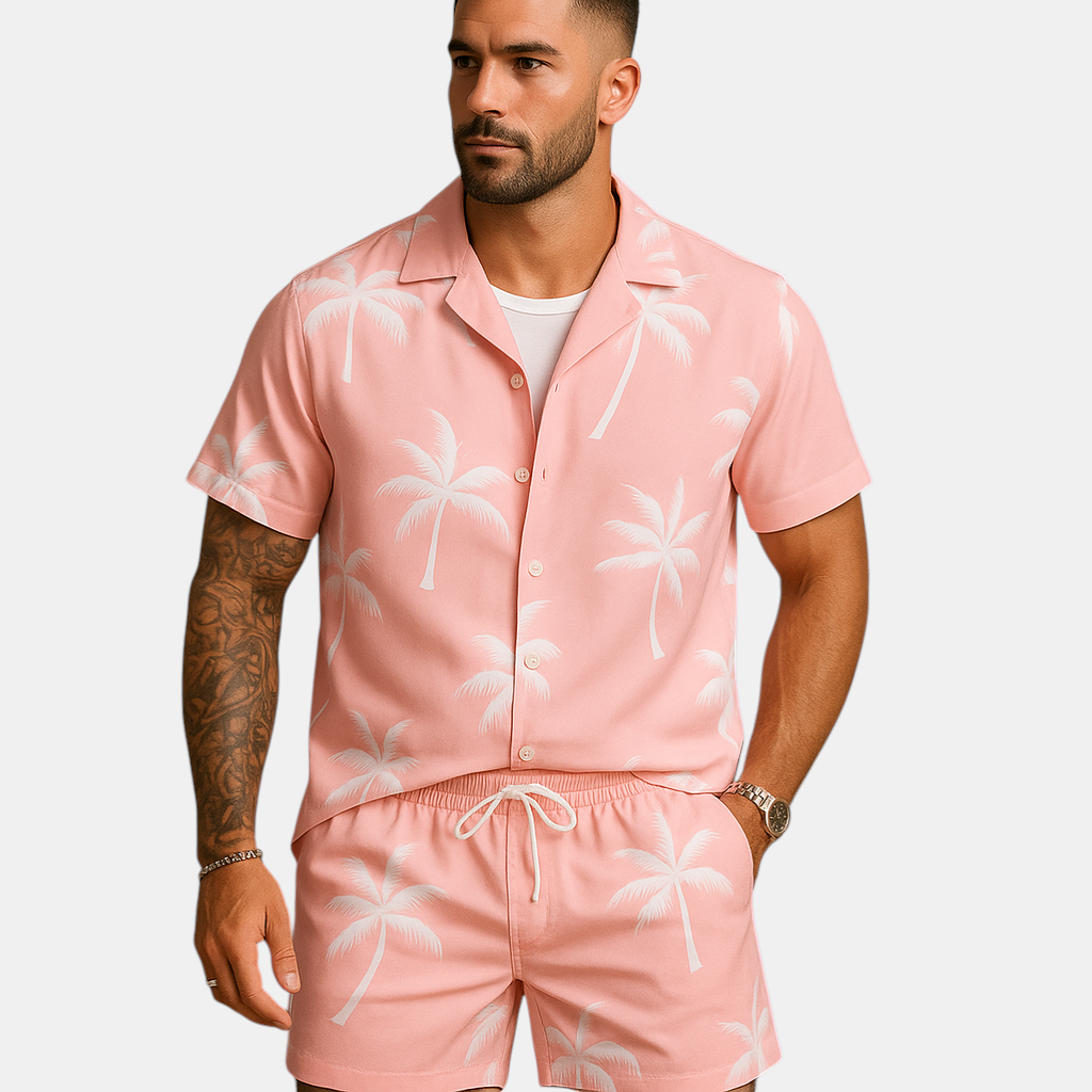 Zomerset voor heren met tropische palmbomen- en verenprint, perfect voor zonnige vakantiedagen en zomerse uitstapjes.