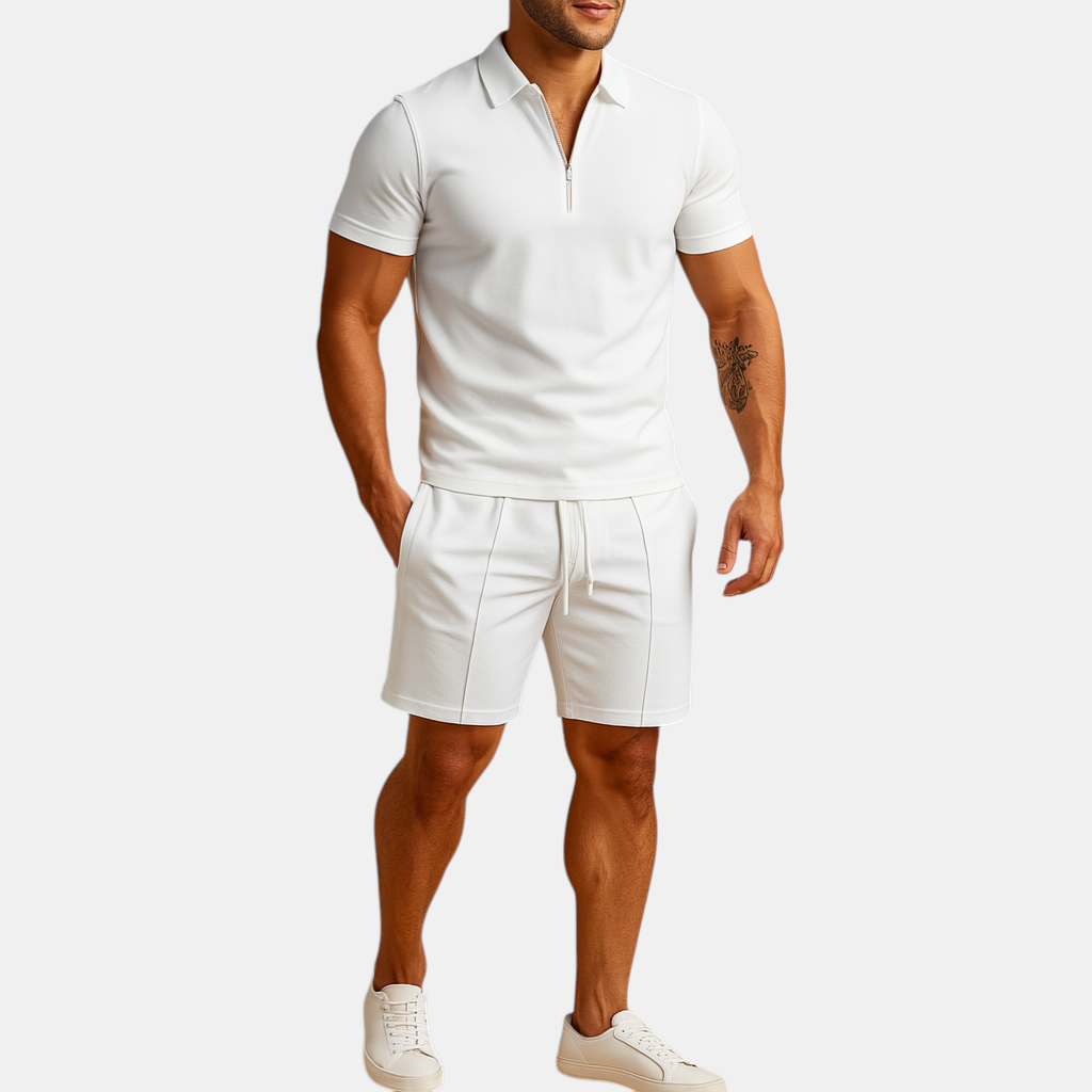 Heren zomerset met elegante polo en korte broek, perfect voor warme dagen en stijlvolle zomeroutfits.
