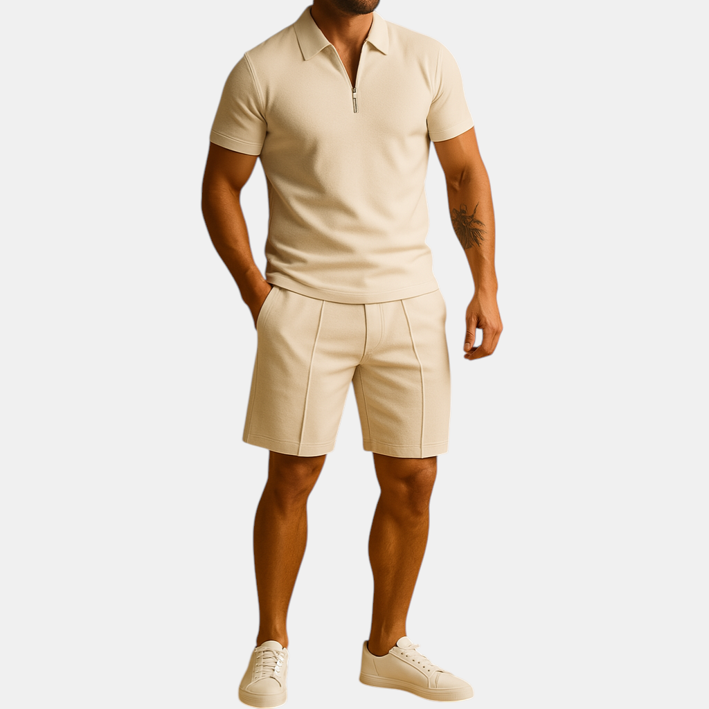 Heren zomerset met elegante polo en korte broek, perfect voor warme dagen en stijlvolle zomeroutfits.