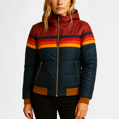 Warme gewatteerde winterjas met capuchon voor dames, stijlvol en flatterend met tijdloos design. Ideaal voor werk, reizen en winterse feestdagen.