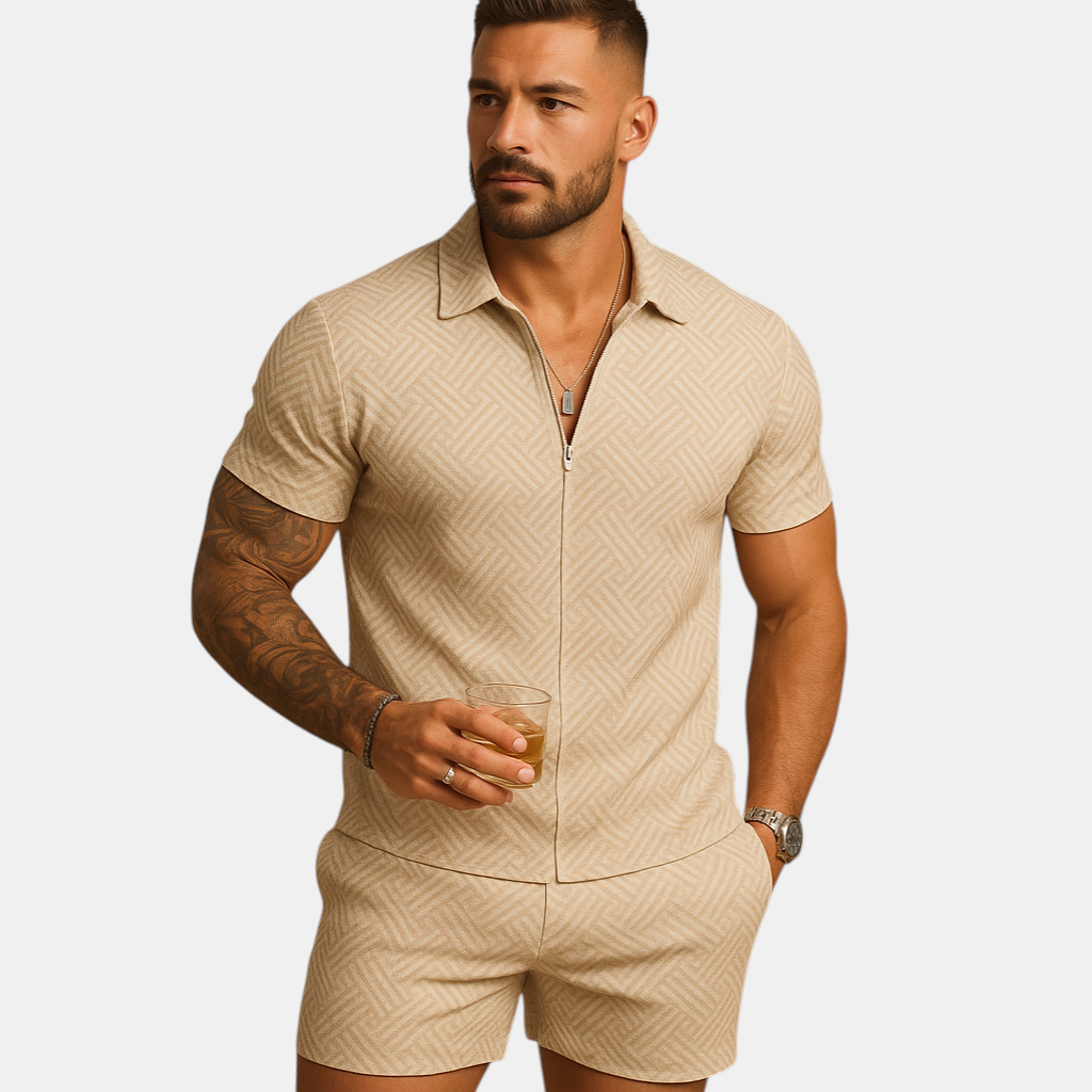 Zomerset voor heren met licht T-shirt en short met rits, ideaal voor ontspannen zomerdagen, strand en casual momenten.
