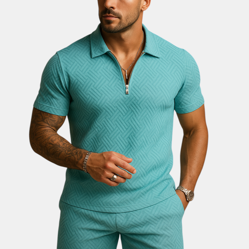 Zomerset voor heren met licht T-shirt en short met rits, ideaal voor ontspannen zomerdagen, strand en casual momenten.