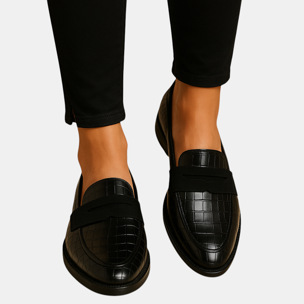 Elegante zwarte damesschoenen met zachte binnenzool en tijdloos design, perfect voor feestelijke gelegenheden of zakelijke outfits.